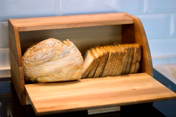 Дървена кутия за хляб